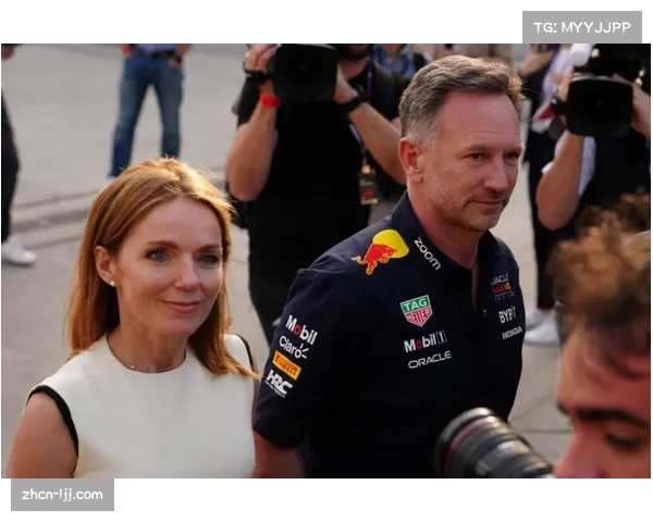 霍纳现身银石赛道，观看红牛二队季中测试